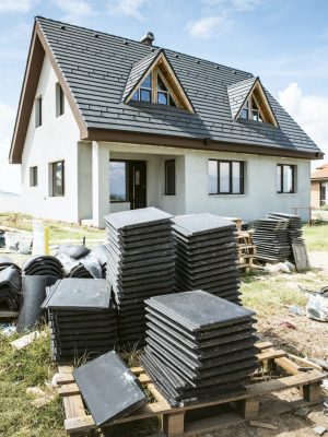 Laying roof tiles